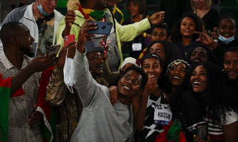 Sifan Hassan celebrates with fans - Chris Nickinson photo